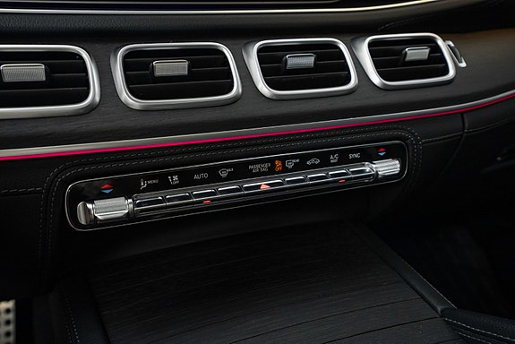Mercedes-Benz GLS580 17 of 26