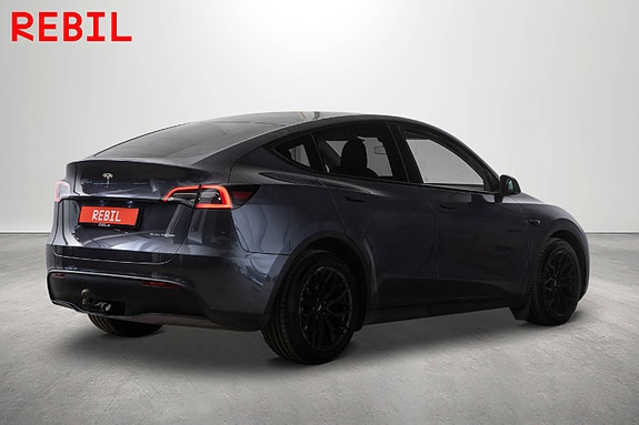 Tesla Model Y 7 of 28