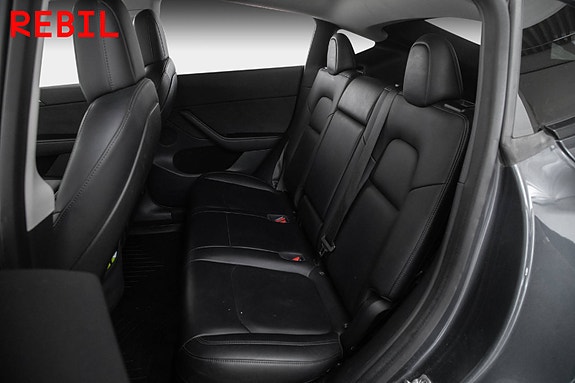 Tesla Model Y 10 of 28