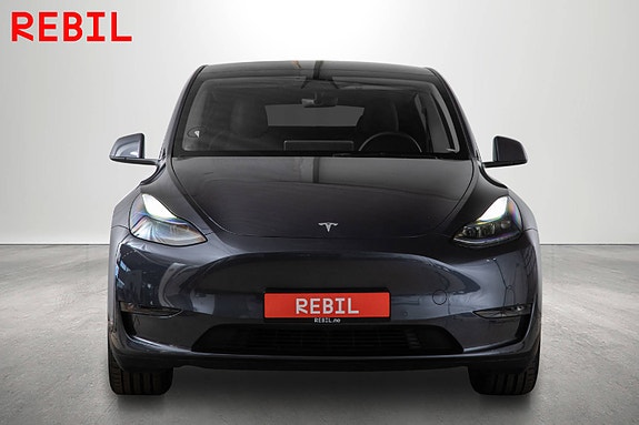 Tesla Model Y 3 of 28