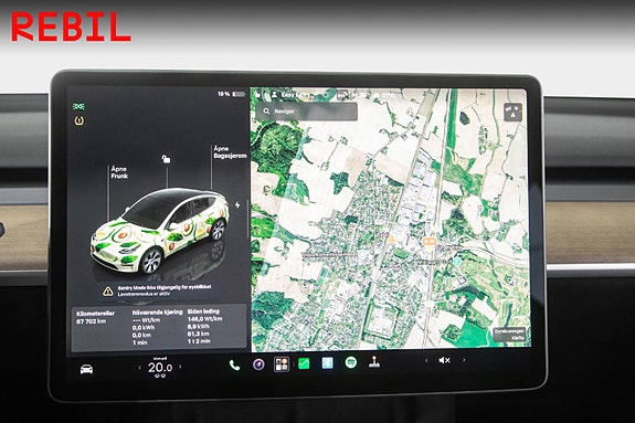 Tesla Model Y 15 of 28