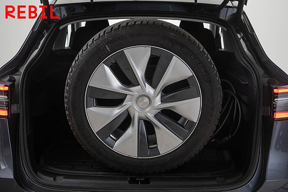 Tesla Model Y 25 of 28