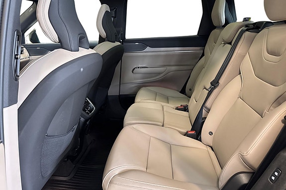 Volvo EX90 17 of 23