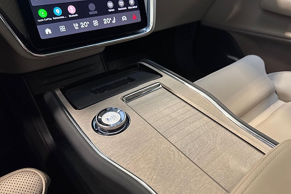 Volvo EX90 13 of 23