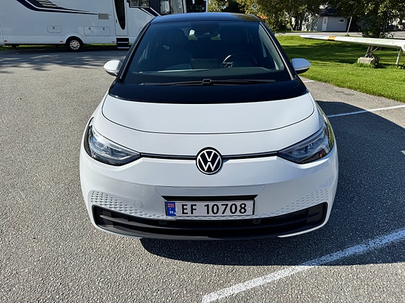 Volkswagen ID.3 2 of 17