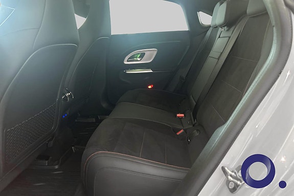 Mercedes-Benz CLA350 11 of 20