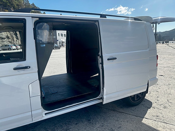 Volkswagen Transporter 4 of 26