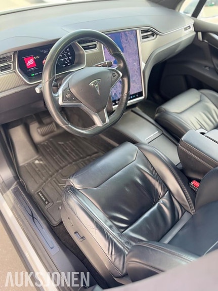 Tesla Model X 25 of 30