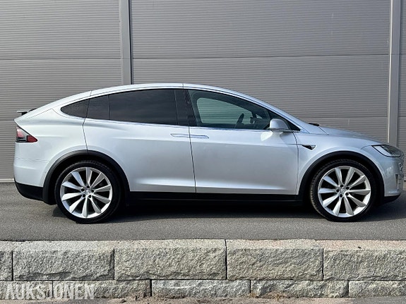 Tesla Model X 3 of 30