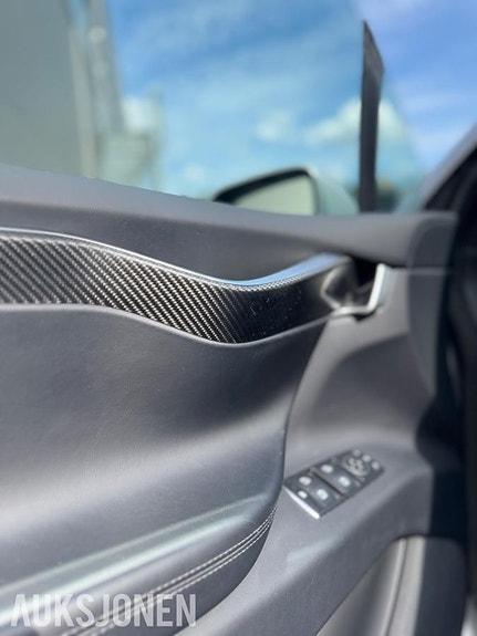 Tesla Model X 27 of 30
