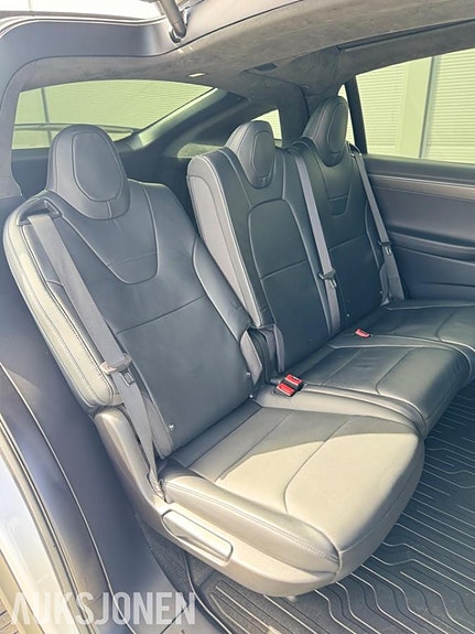 Tesla Model X 20 of 30