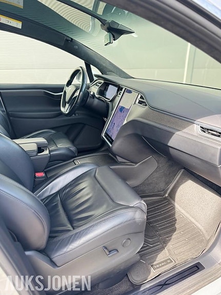 Tesla Model X 13 of 30
