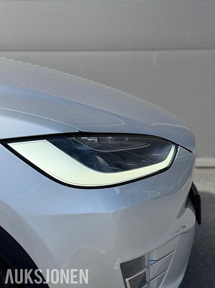 Tesla Model X 9 of 30