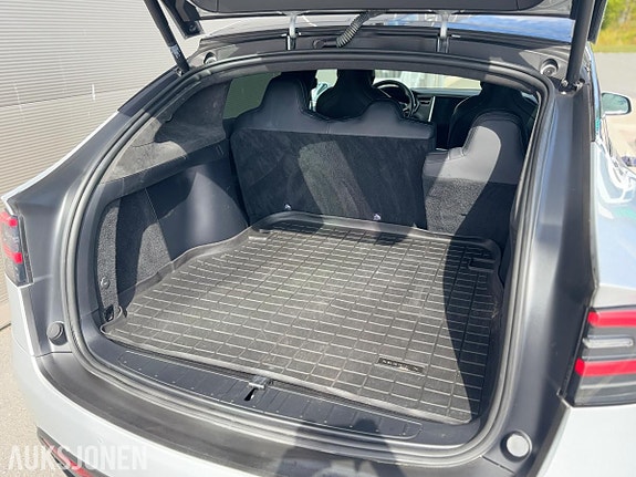 Tesla Model X 24 of 30