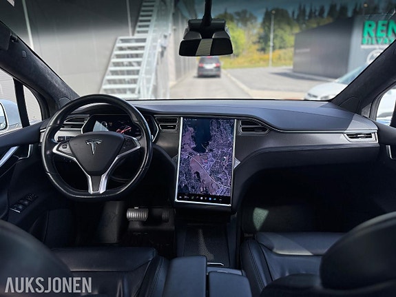 Tesla Model X 16 of 30