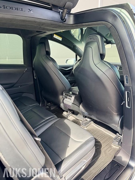 Tesla Model X 17 of 30
