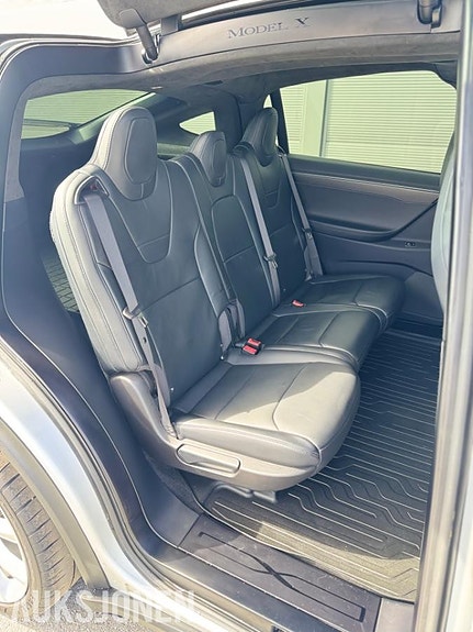 Tesla Model X 15 of 30
