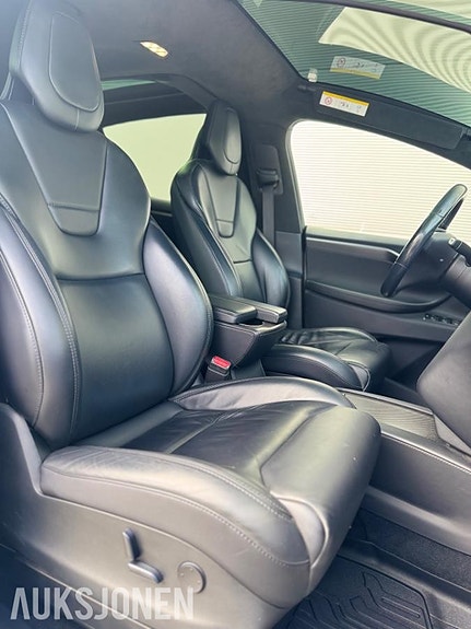 Tesla Model X 14 of 30