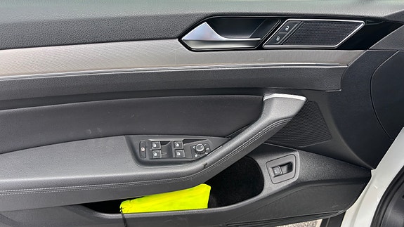 Volkswagen Passat Alltrack 11 of 30