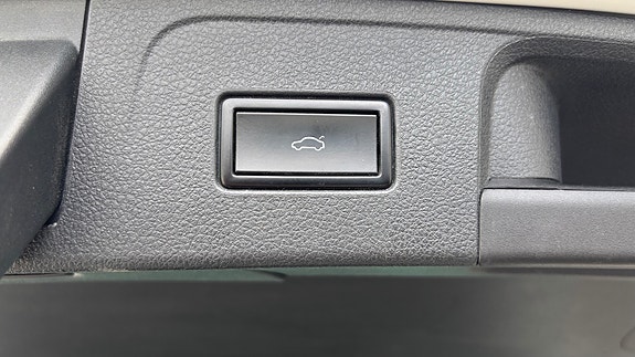 Volkswagen Passat Alltrack 27 of 30