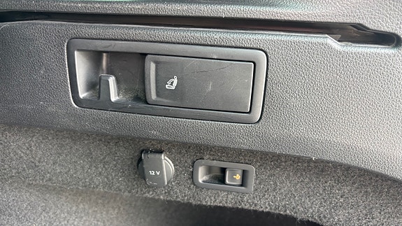 Volkswagen Passat Alltrack 26 of 30