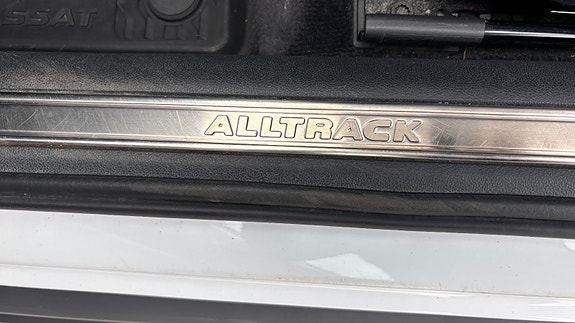 Volkswagen Passat Alltrack 14 of 30