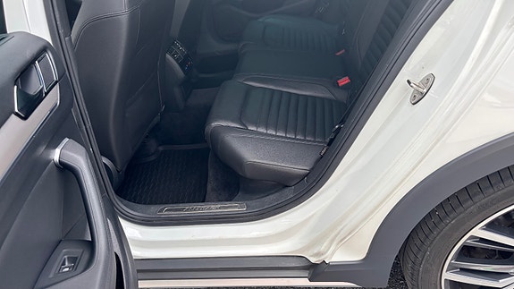 Volkswagen Passat Alltrack 17 of 30