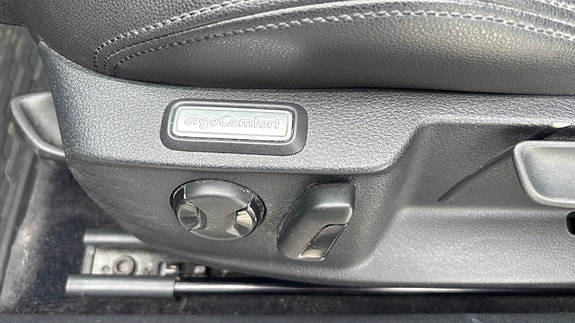 Volkswagen Passat Alltrack 13 of 30