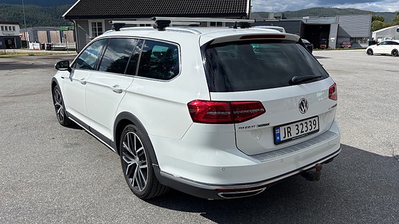 Volkswagen Passat Alltrack 5 of 30