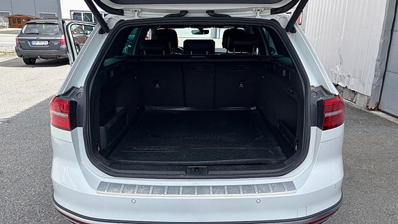 Volkswagen Passat Alltrack 24 of 30