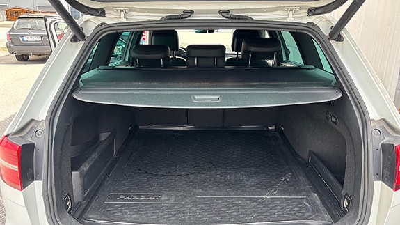 Volkswagen Passat Alltrack 25 of 30