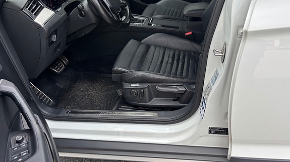 Volkswagen Passat Alltrack 12 of 30