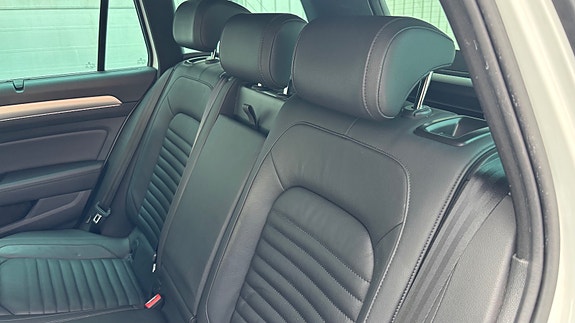 Volkswagen Passat Alltrack 18 of 30