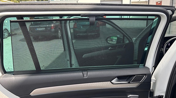 Volkswagen Passat Alltrack 22 of 30