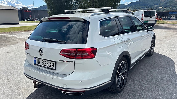 Volkswagen Passat Alltrack 3 of 30