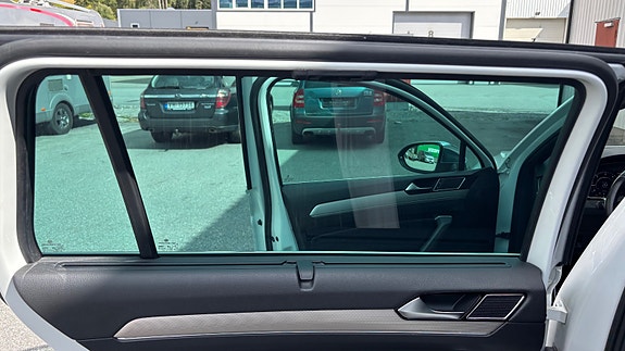 Volkswagen Passat Alltrack 23 of 30