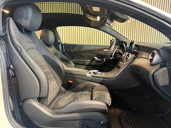 Mercedes-Benz C200 16 of 30