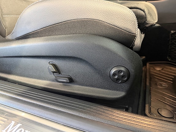 Mercedes-Benz C200 18 of 30