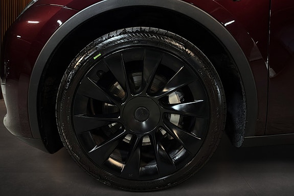 Tesla Model Y 12 of 30