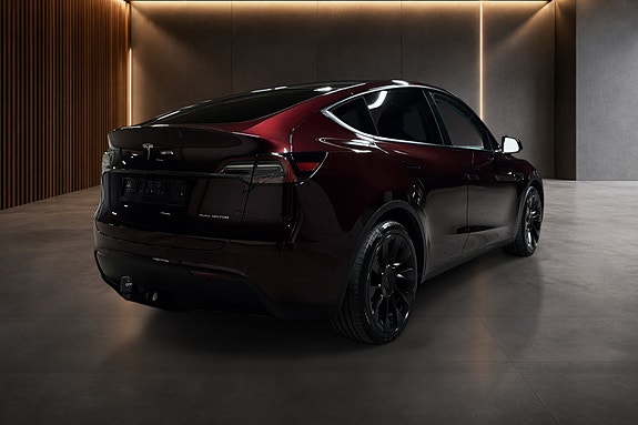 Tesla Model Y 6 of 30