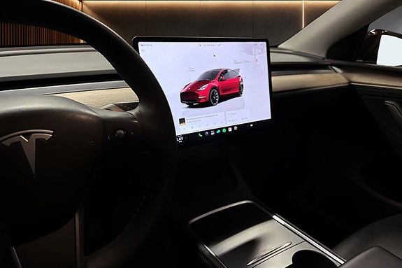 Tesla Model Y 21 of 30