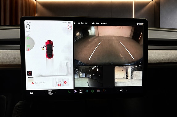 Tesla Model Y 23 of 30