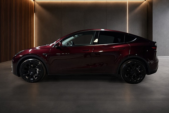 Tesla Model Y 2 of 30
