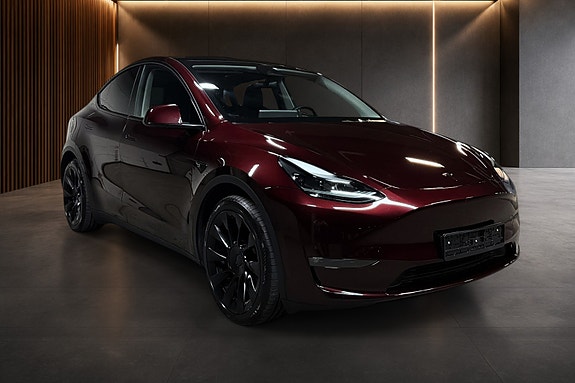 Tesla Model Y 10 of 30