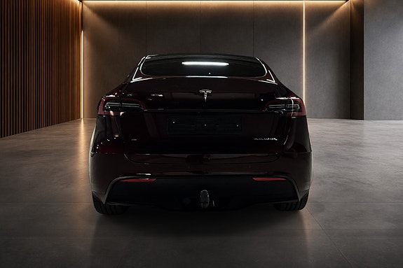 Tesla Model Y 4 of 30