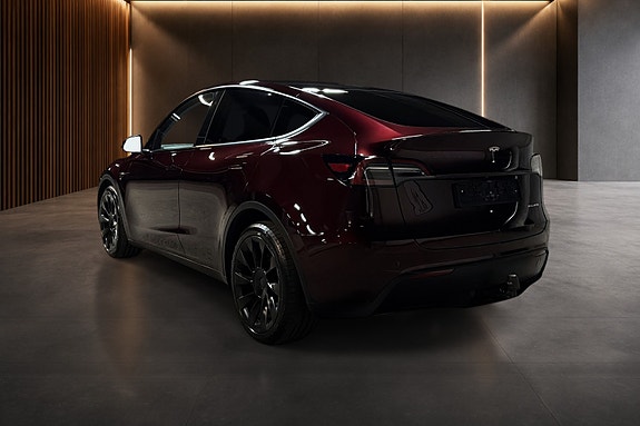 Tesla Model Y 3 of 30