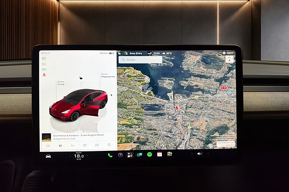 Tesla Model Y 24 of 30