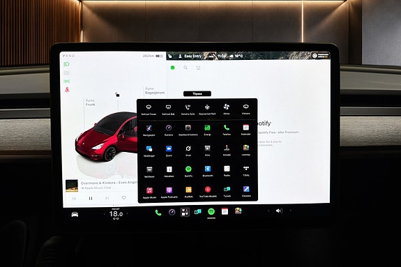Tesla Model Y 26 of 30