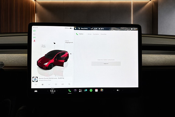 Tesla Model Y 28 of 30