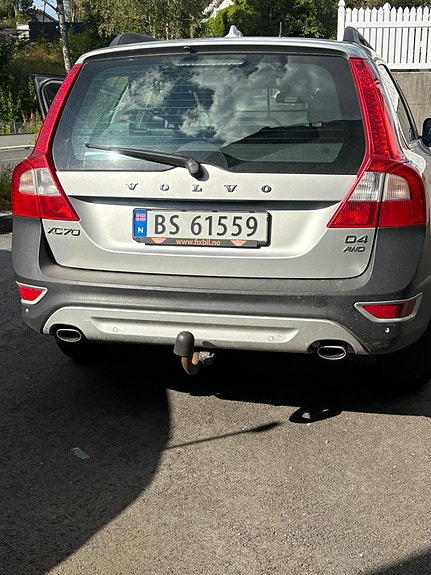 Volvo XC70 2 of 19